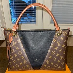 Louis Vuitton Monogram V MM Tote